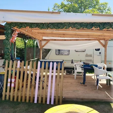 Campeggio Surfwioska W Centrum Jastarni *
